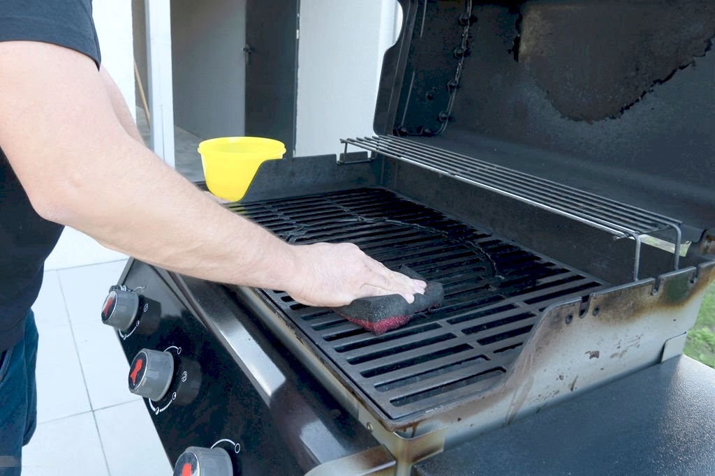 How to clean a flat top grill the right way